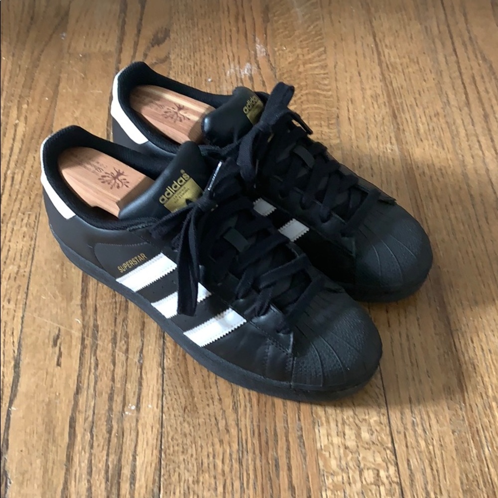 Adidas superstar black shell toes, size 7.5